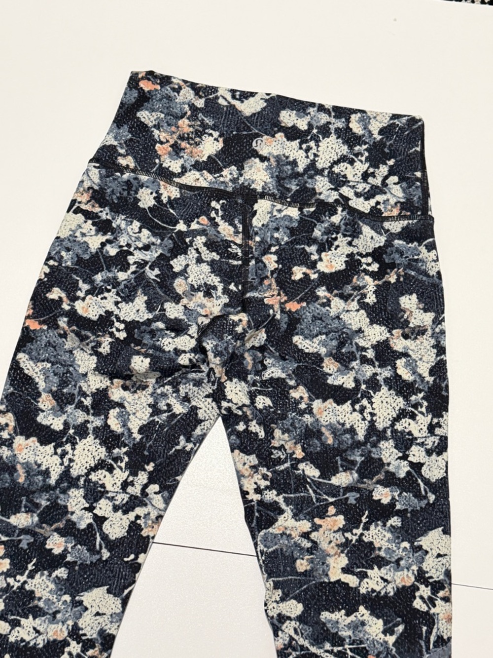 lululemon Wonder Under High-Rise Leggings The Spring Bloom 28’ Inseam Sz 6 YOGA - Picture 13 of 16